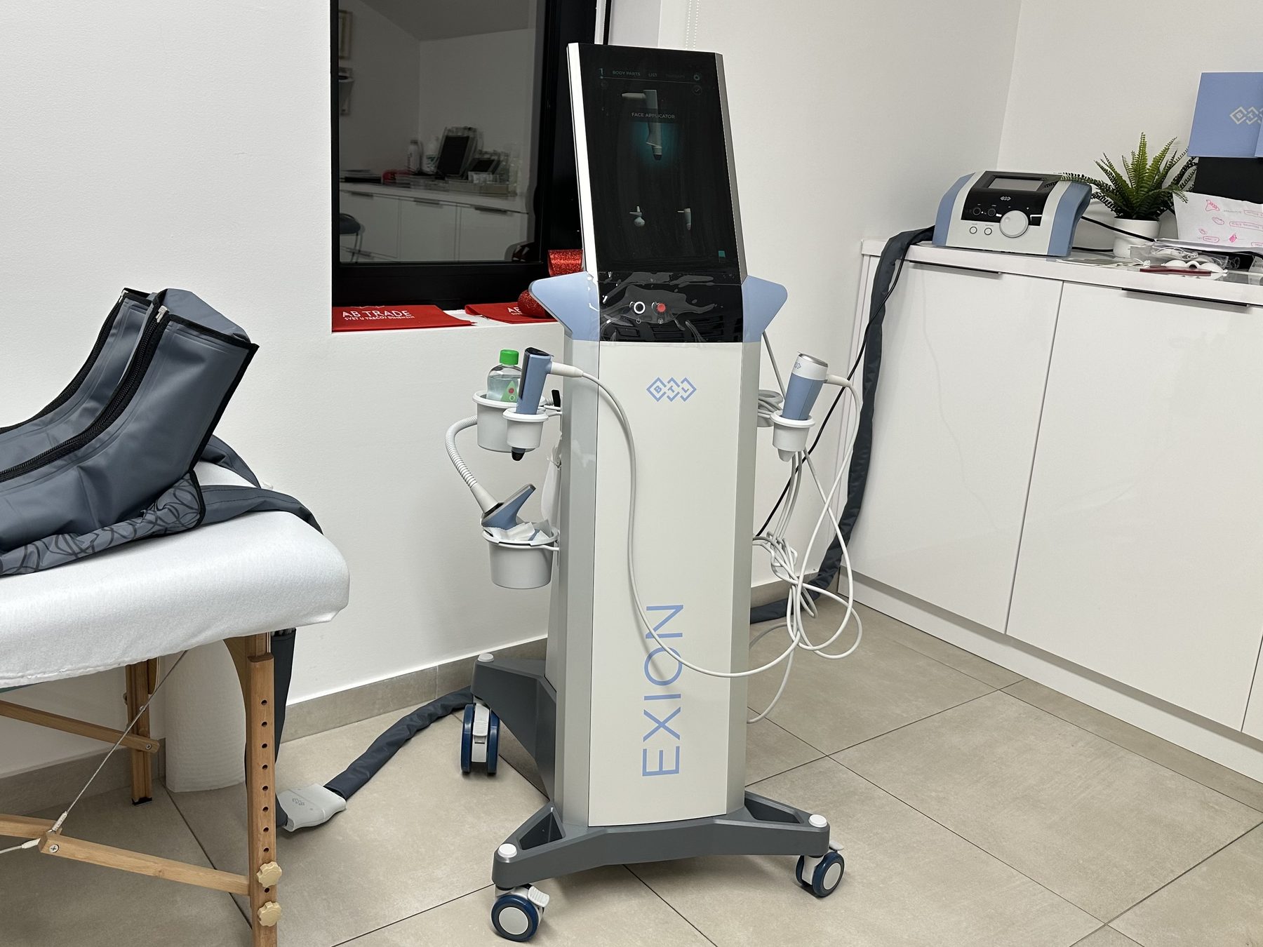 EXION aparat za radiofrekventne tretmane u ordinaciji
